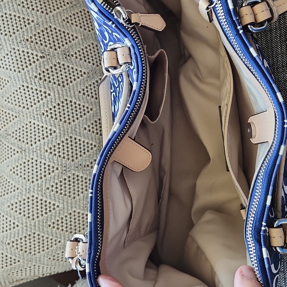 Coach - Picture 6 of 7